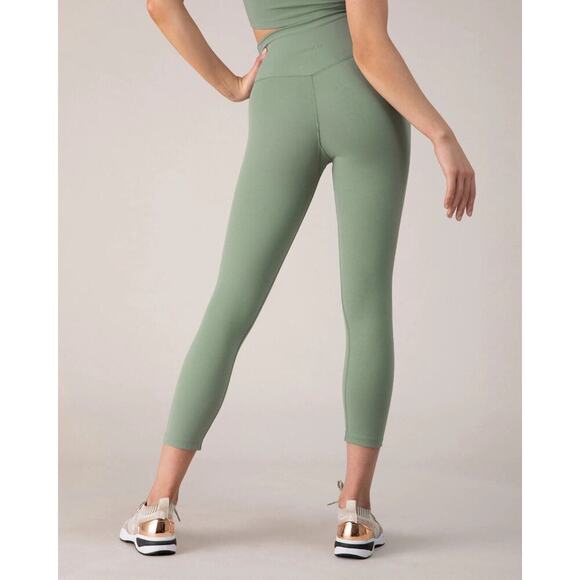 Bloch Green Elastic Waist 3/4 Leggings Pants Women's SZ M - NWT - Picture 1 of 10